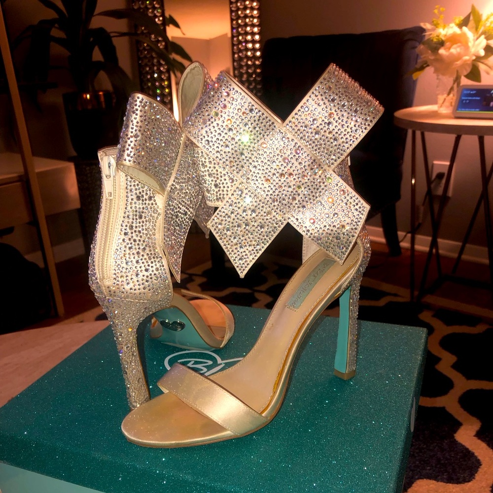 Betsy Johnson Blue Collection heel